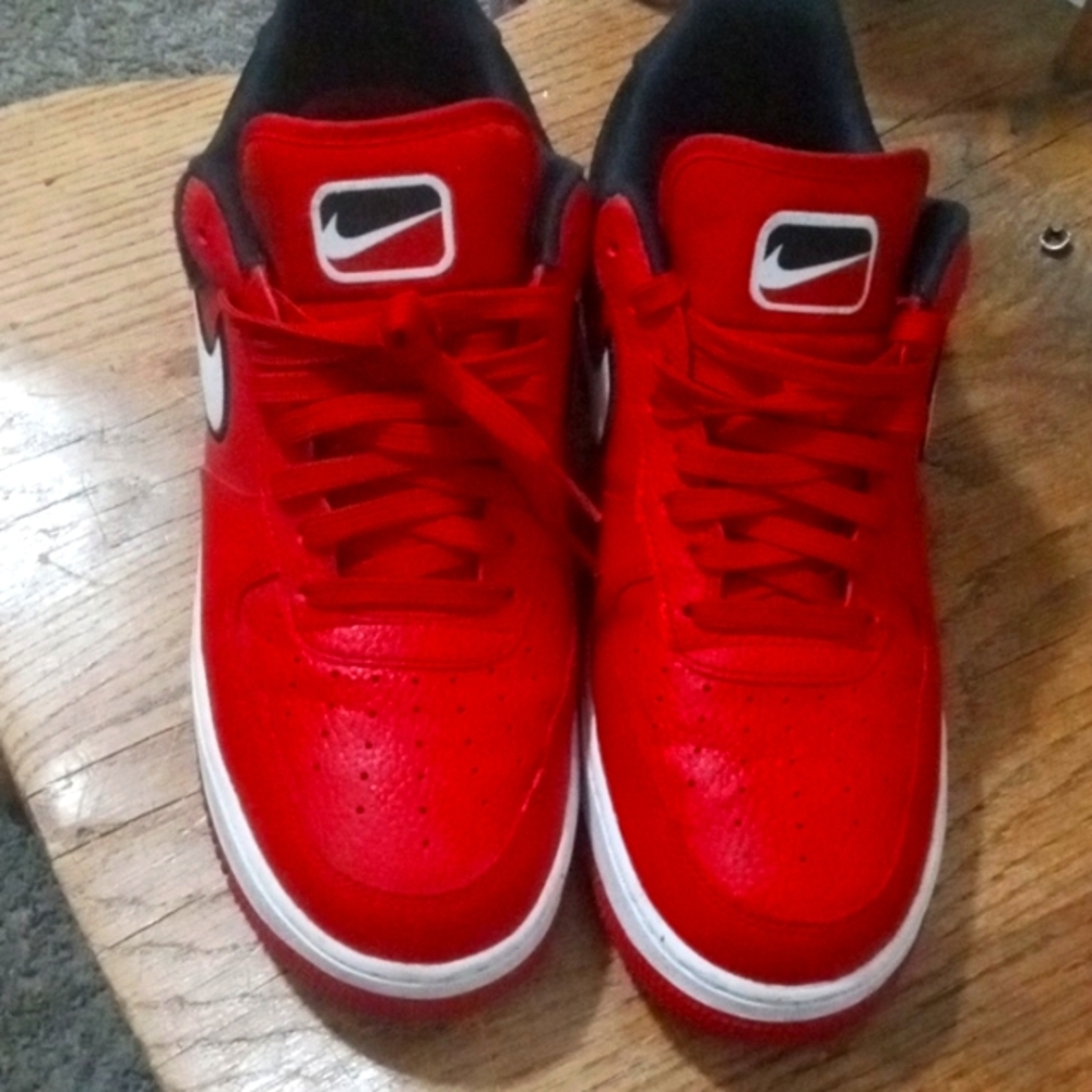 Air Force ones red